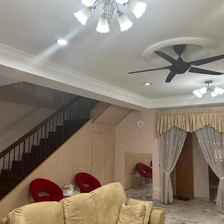 D’Lestari Homestay Seri Kembangan Extérieur photo