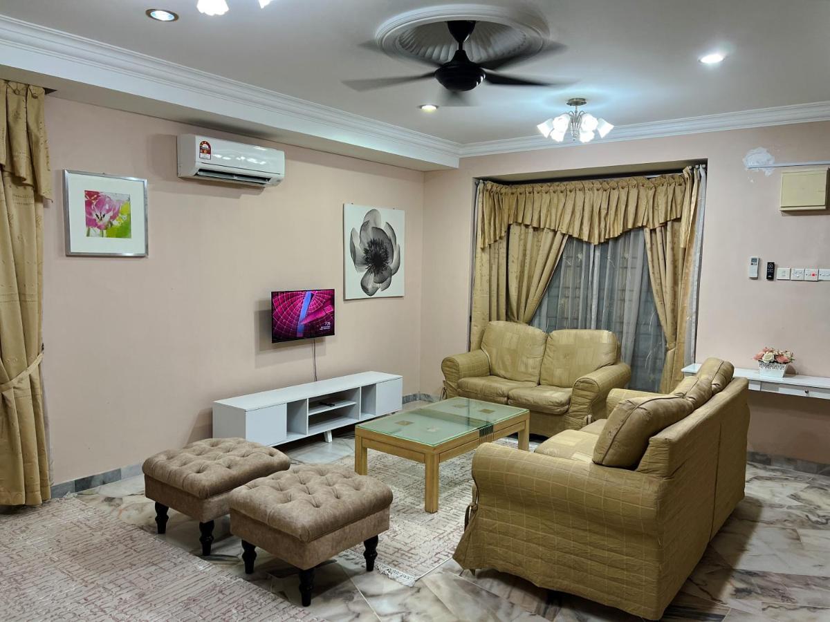 D’Lestari Homestay Seri Kembangan Extérieur photo