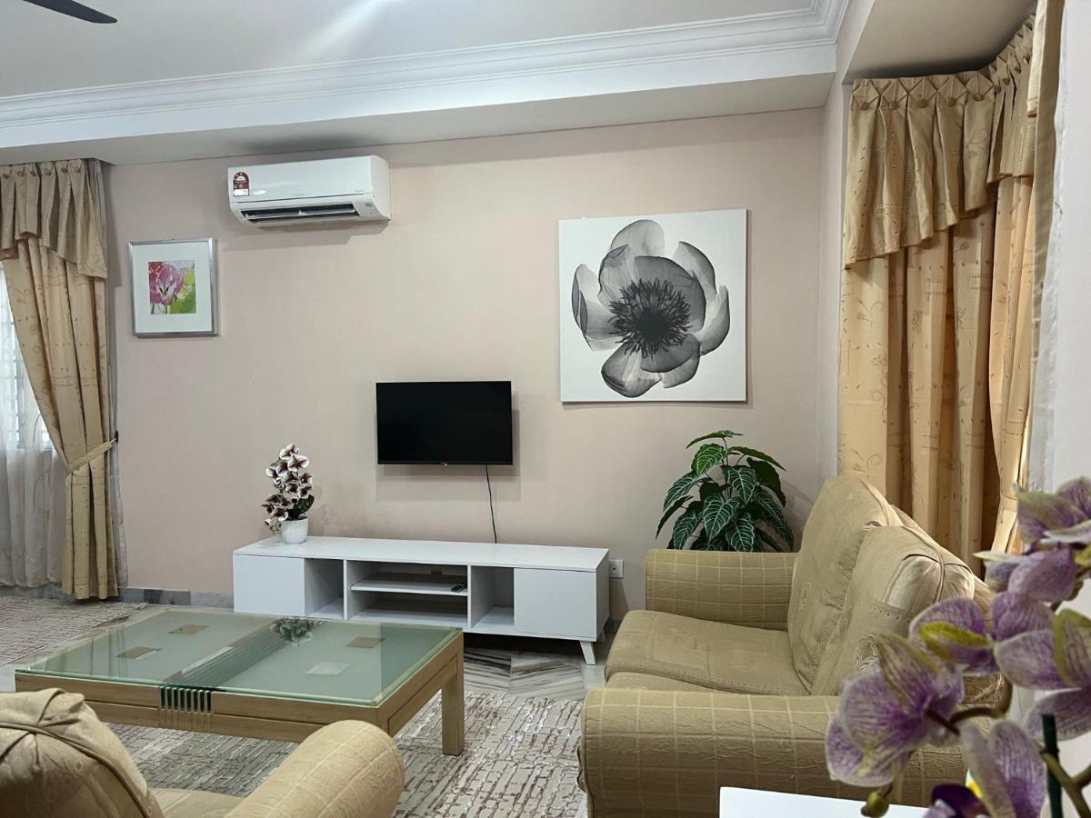D’Lestari Homestay Seri Kembangan Extérieur photo