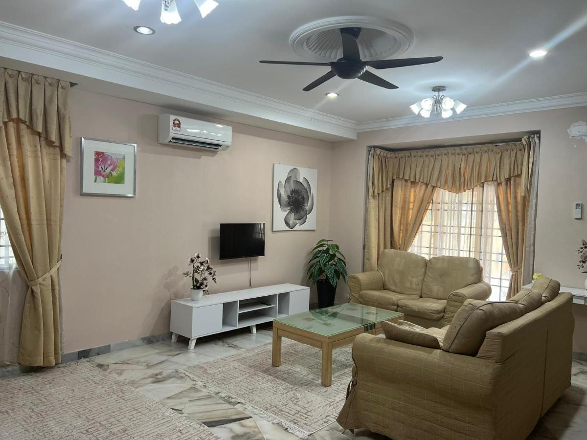 D’Lestari Homestay Seri Kembangan Extérieur photo