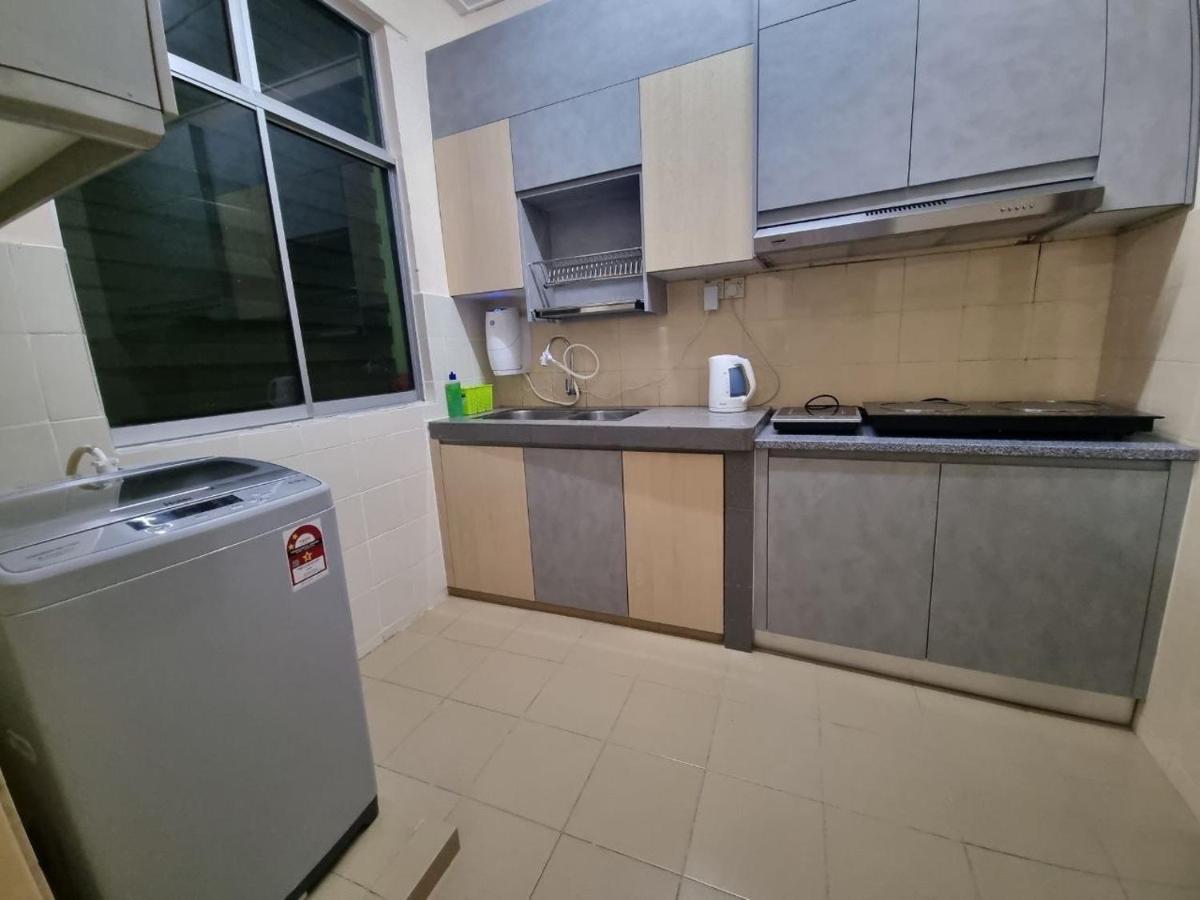 D’Lestari Homestay Seri Kembangan Extérieur photo