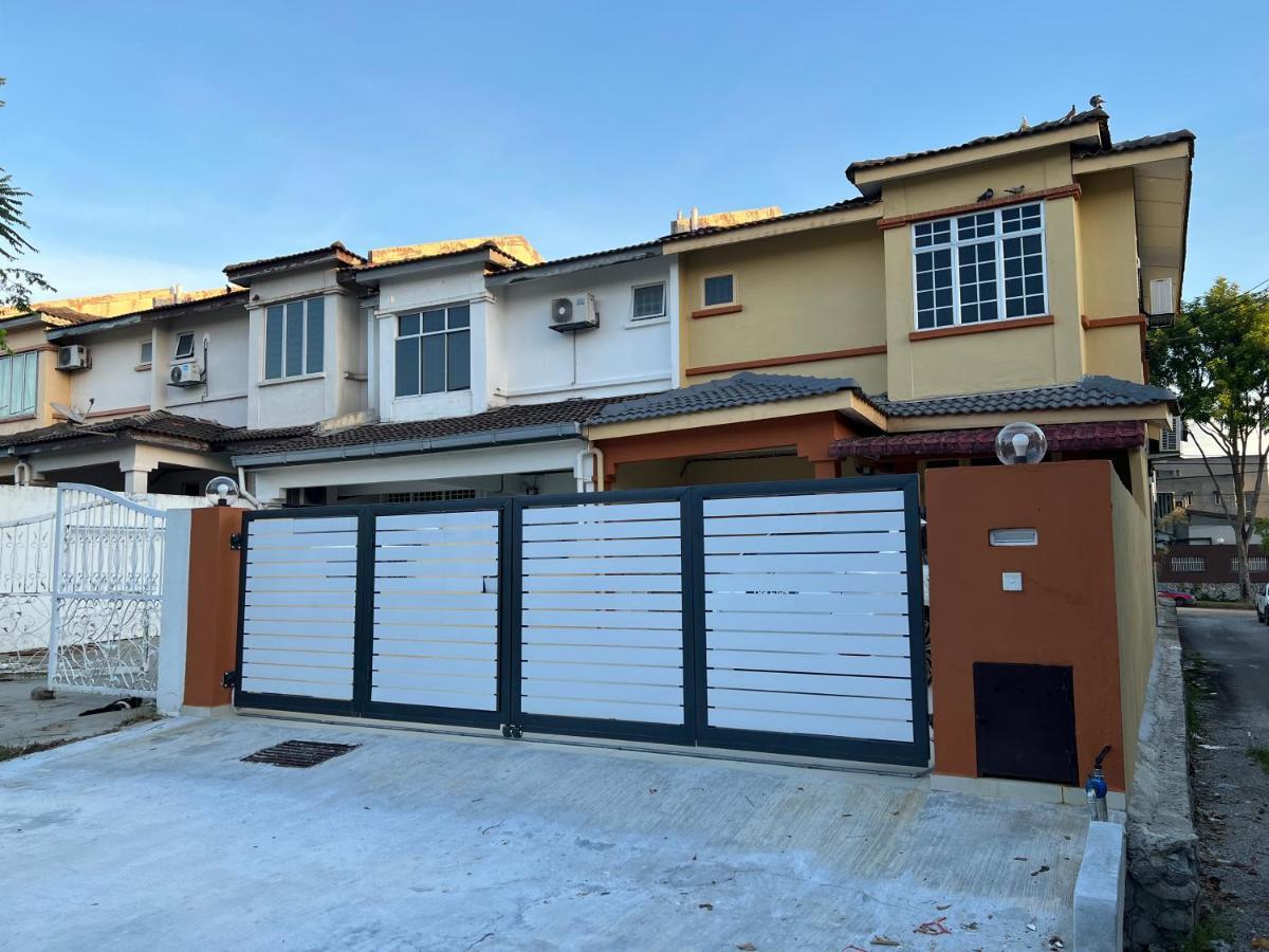 D’Lestari Homestay Seri Kembangan Extérieur photo