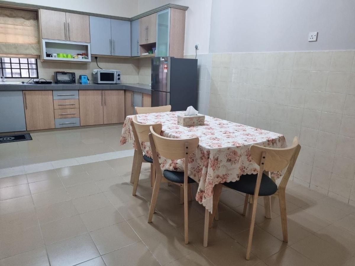D’Lestari Homestay Seri Kembangan Extérieur photo